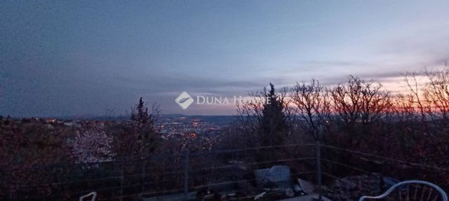 Eladó családi ház, Pécsett 79.9 M Ft, 1+2 szobás