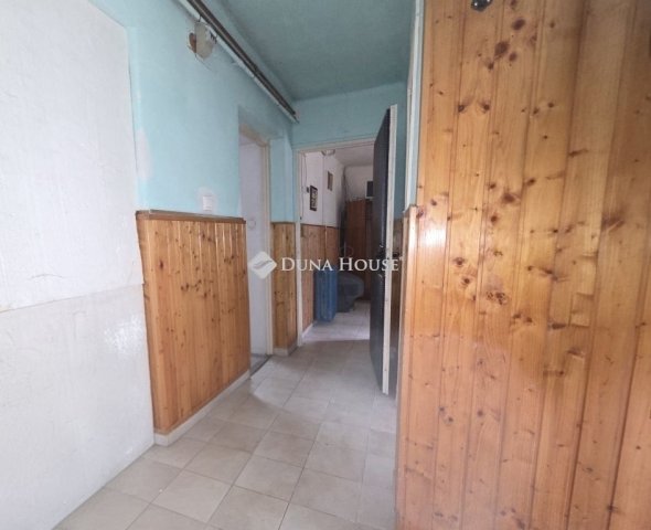 Eladó családi ház, Szegeden 69 M Ft, 2 szobás