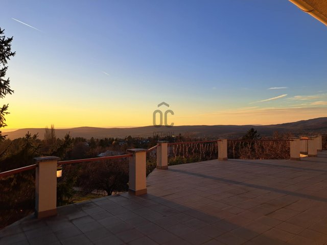 Eladó családi ház, Budakeszin 290 M Ft, 7 szobás