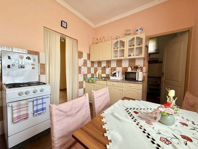 Eladó családi ház, Versegen 39.9 M Ft, 3 szobás