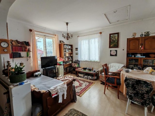 Eladó családi ház, Zsámbékon 64.9 M Ft, 5 szobás