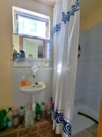 Eladó családi ház, Kunpeszéren 11 M Ft, 2 szobás