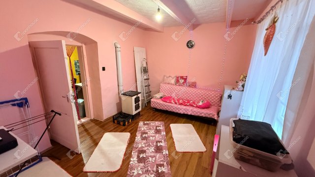 Eladó családi ház, Pándon 24.5 M Ft, 3 szobás