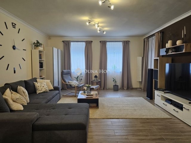 Eladó családi ház, Siklóson 94.9 M Ft, 4 szobás
