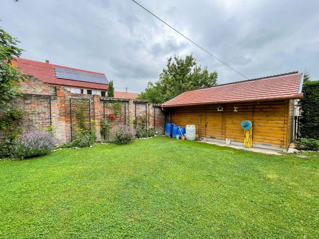 Eladó családi ház, Pécsett 125 M Ft, 3 szobás