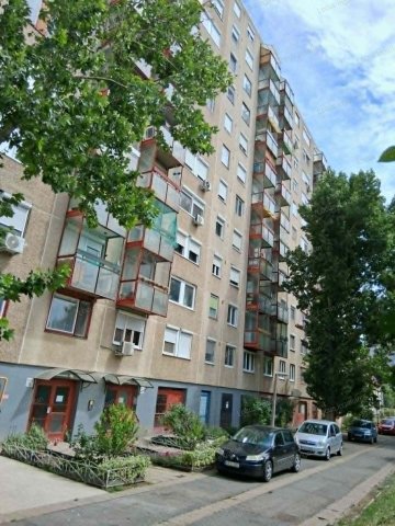 Eladó panellakás, Szolnokon 33 M Ft, 2 szobás
