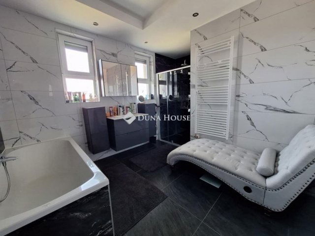 Eladó családi ház, Erdőkertesen 155 M Ft, 4 szobás