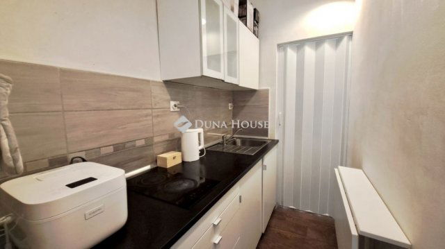 Eladó téglalakás, Budapesten, VII. kerületben 53.9 M Ft