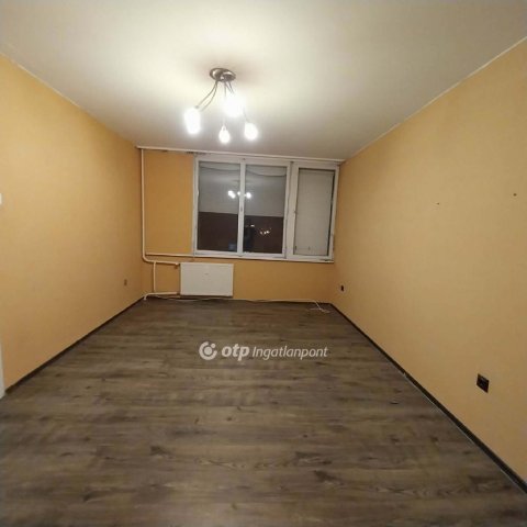 Eladó panellakás, Nyíregyházán 34.8 M Ft, 1+1 szobás