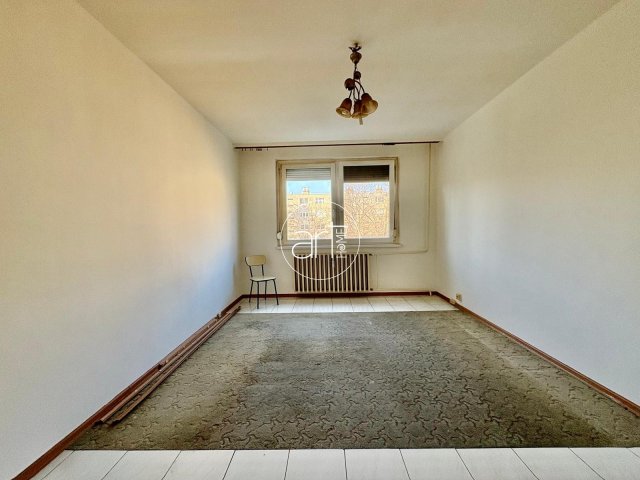 Eladó panellakás, Szegeden, Kereszttöltés utcában 43.5 M Ft