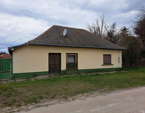 Eladó családi ház, Pilisen, Gárdonyi Géza utcában 22.9 M Ft