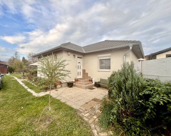 Eladó ikerház, Győrött 93 M Ft, 4 szobás / költözzbe.hu