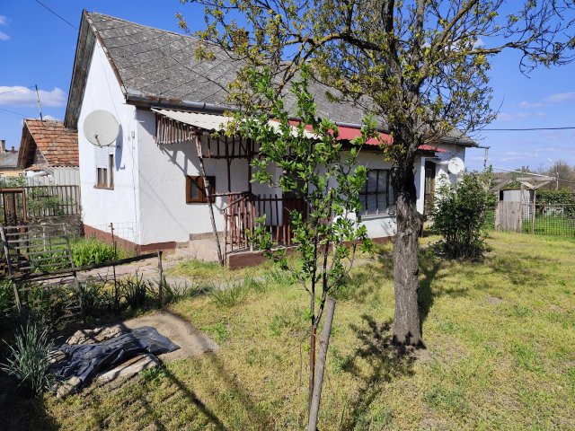 Eladó családi ház, Nyíracsádon 12 M Ft, 2 szobás