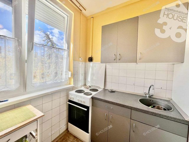 Eladó panellakás, Kecskeméten 34.1 M Ft, 1 szobás