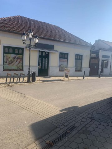Eladó üzlethelyiség, Tokajban, Rákóczi úton 155 M Ft