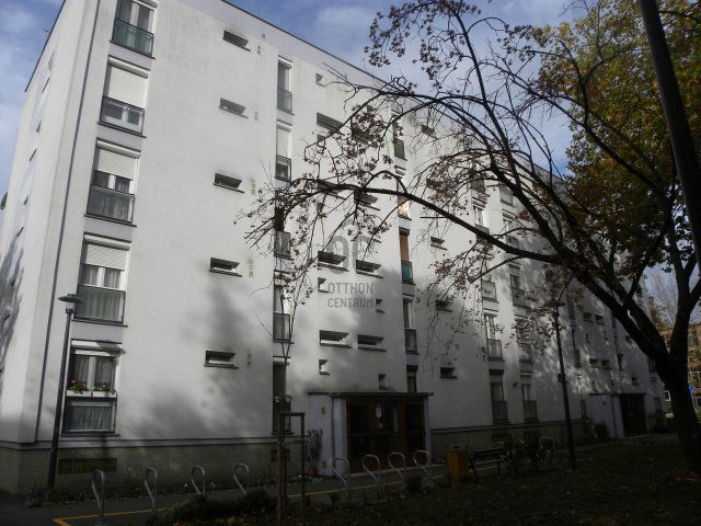 Eladó panellakás, Mohácson 27.5 M Ft, 2 szobás