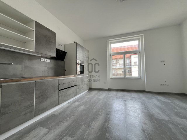 Eladó téglalakás, Budapesten, XV. kerületben, Eötvös utcában