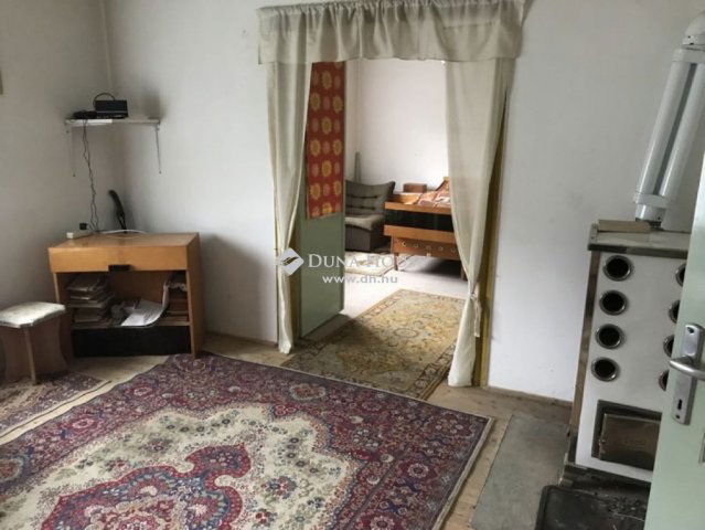 Eladó családi ház, Lábatlanon 32 M Ft, 2+1 szobás