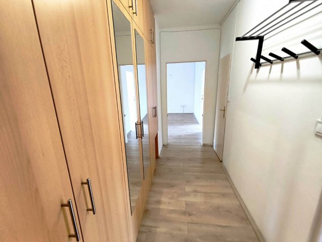 Eladó téglalakás, Pécsett 46.5 M Ft, 2 szobás