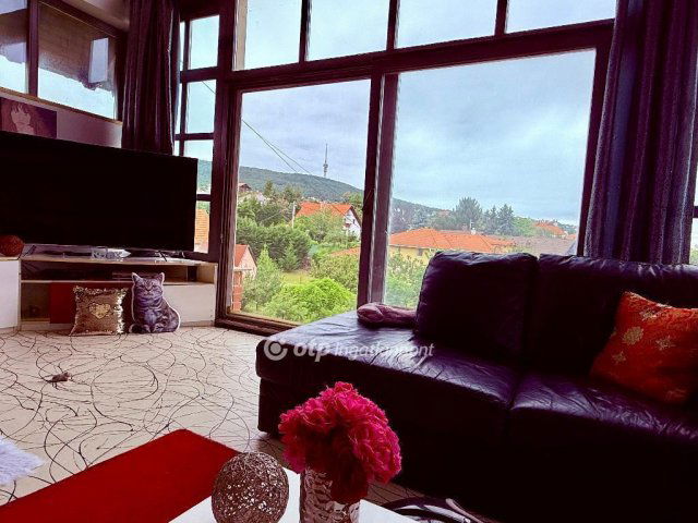 Eladó családi ház, Pécsett 115 M Ft, 3+1 szobás