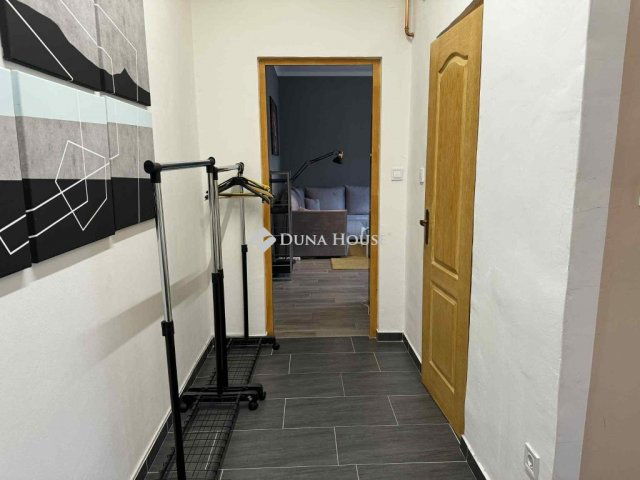 Kiadó téglalakás, albérlet, Pécsett 200 E Ft / hó, 2 szobás