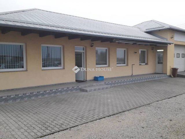 Kiadó ipari ingatlan, Pakson 1500 E Ft / hó / költözzbe.hu
