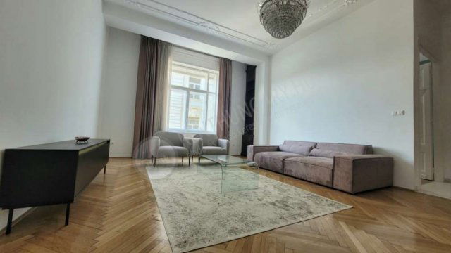 Eladó téglalakás, Budapesten, V. kerületben, Belgrád rakparton