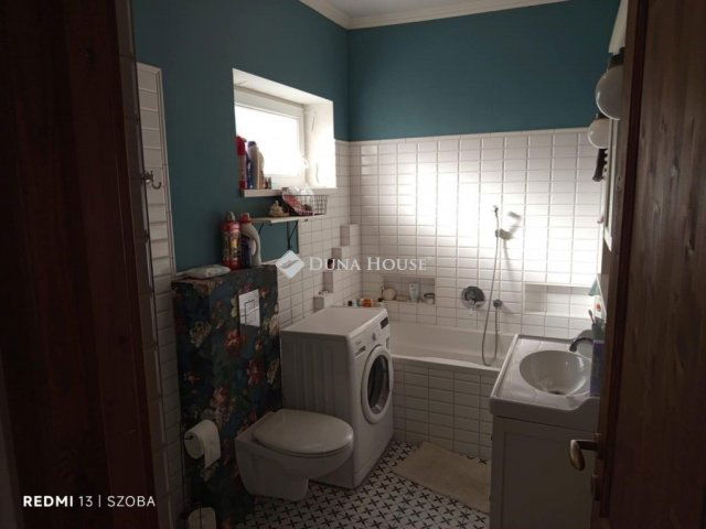 Eladó családi ház, Vecsésen 165 M Ft, 11 szobás