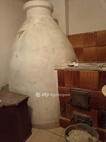 Eladó családi ház, Sárándon 7.5 M Ft, 1 szobás