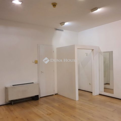 Eladó üzlethelyiség, Pécsett 22 M Ft / költözzbe.hu