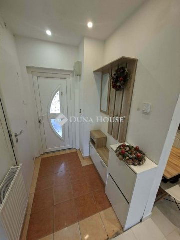 Eladó téglalakás, Mosonmagyaróváron 54.999 M Ft, 3 szobás