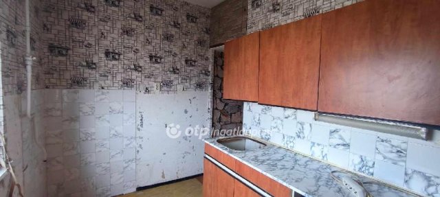 Eladó panellakás, Battonyán 8.3 M Ft, 2 szobás