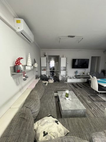 Eladó panellakás, Veszprémben 70.5 M Ft, 1+3 szobás