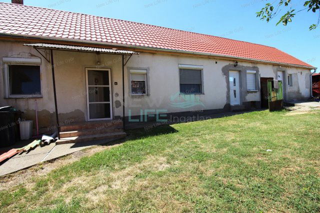 Eladó családi ház, Ácson 58 M Ft, 5 szobás