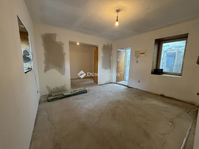 Eladó családi ház, Sopronban 26 M Ft, 2 szobás