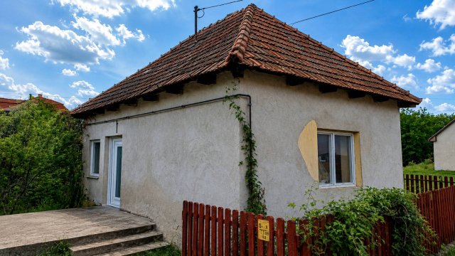 Eladó családi ház, Cereden 3.49 M Ft, 1 szobás