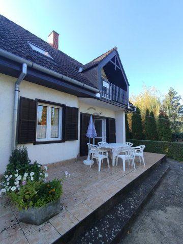 Eladó családi ház, Szántódon 199 M Ft, 8 szobás