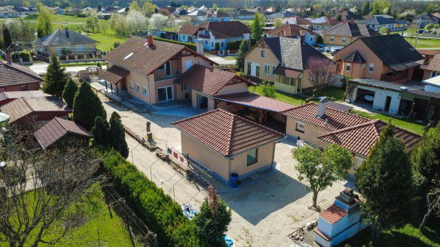 Eladó családi ház, Kónyon 139 M Ft, 6 szobás