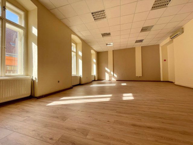 Eladó téglalakás, Pécsett 149 M Ft, 6 szobás