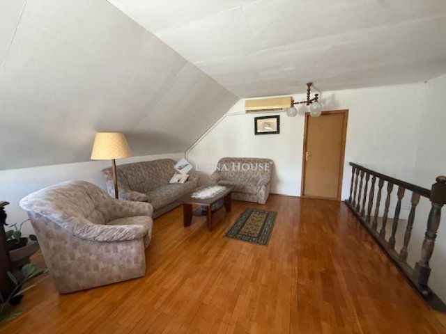 Eladó családi ház, Pécsett 159 M Ft, 5 szobás