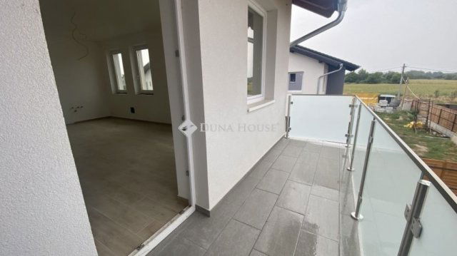 Eladó téglalakás, Dunaharasztin 89.625 M Ft, 3 szobás