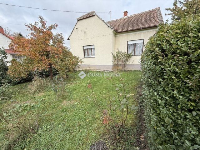 Eladó családi ház, Rumon 44.9 M Ft, 4 szobás
