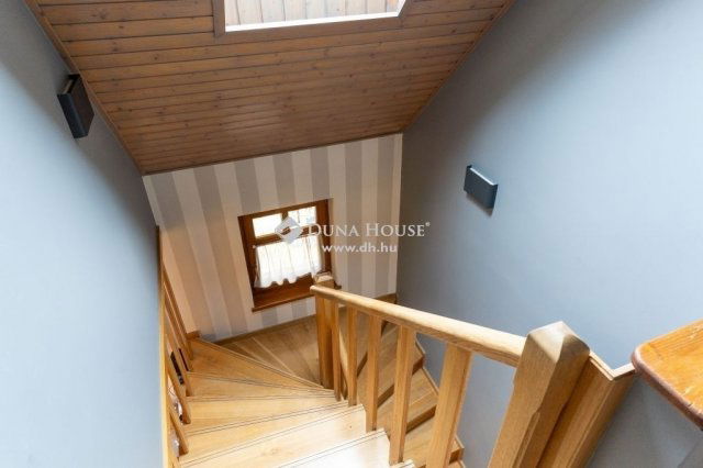 Eladó családi ház, Dunabogdányban 139.9 M Ft, 4 szobás