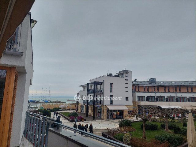 Eladó téglalakás, Balatonfüreden 155 M Ft, 2+1 szobás