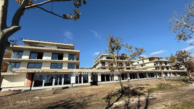 Eladó téglalakás, Balatonalmádiban 136.322 M Ft, 3 szobás