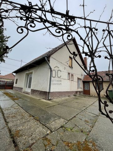 Eladó családi ház, Abonyban 32.9 M Ft, 2 szobás