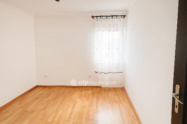 Eladó téglalakás, Kiskunlacházán 29.6 M Ft, 3 szobás