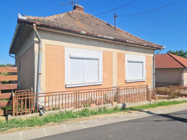 Eladó családi ház, Zalaegerszegen 27.9 M Ft, 2 szobás