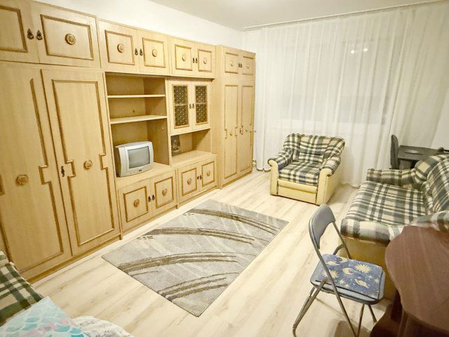 Kiadó panellakás, albérlet, Debrecenben 200 E Ft / hó, 3 szobás