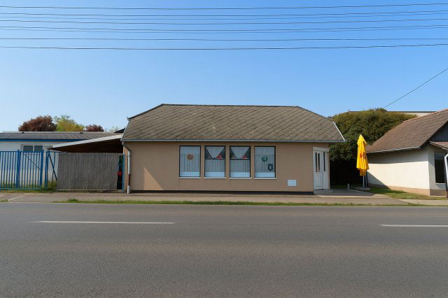 Eladó üzlethelyiség, Dombóváron, Bajcsy-Zsilinszky utcában